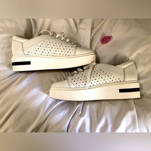 Linea Paola Women’s Size 13 Sneakers